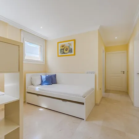 Jardin Del Sol 别墅 阿德耶